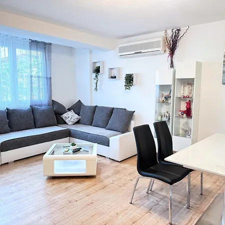 Rose, Centar Apartment